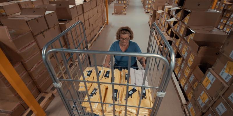 Pick & pack employee